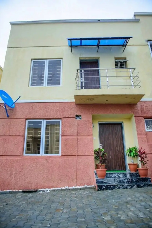 Furnished 3 Bedrooms Apartment With Wifi