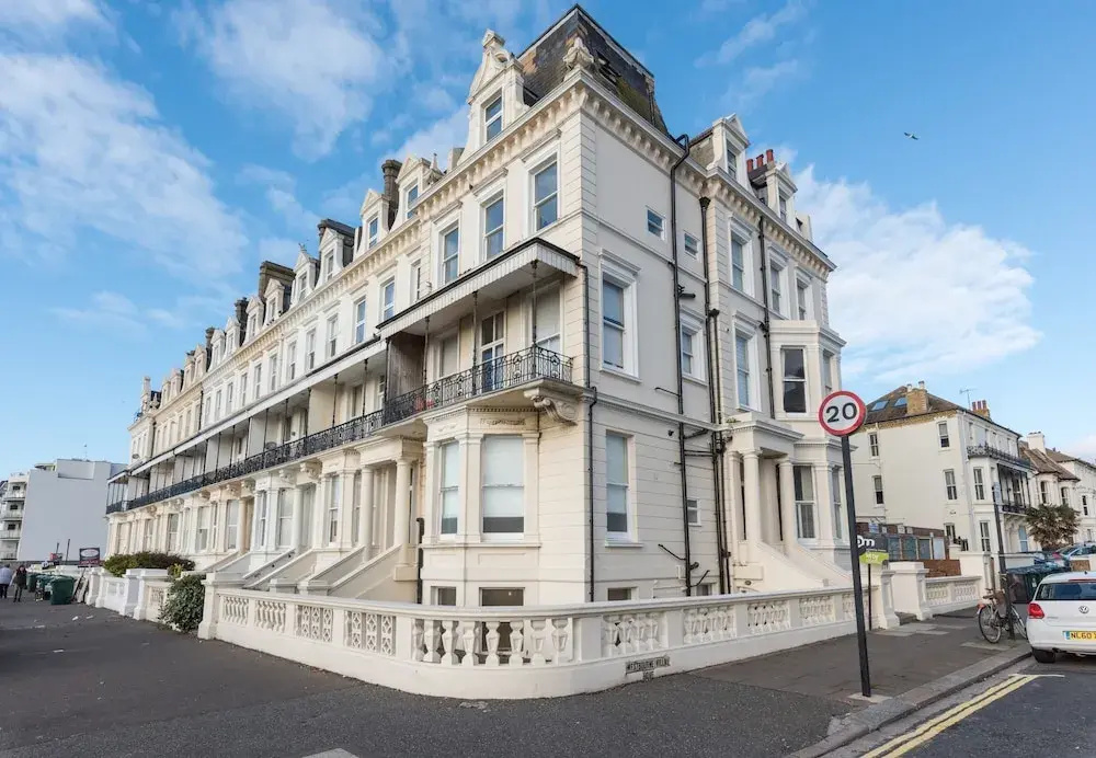 1 Bedroom Seafront Flat in Hove