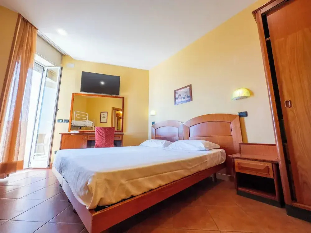 Standard Triple room with balcony and with sea view
