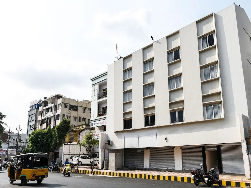 Oyo 19798 Akshara Inn