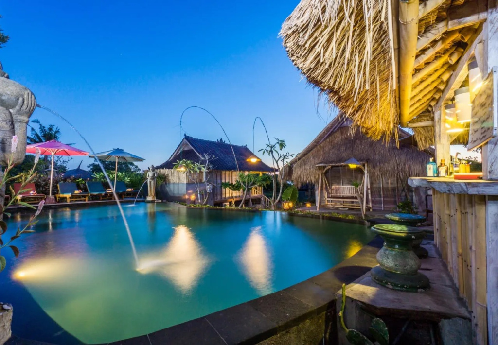 Beach & Waterfront