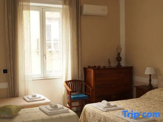 Comfort Triple room with street view