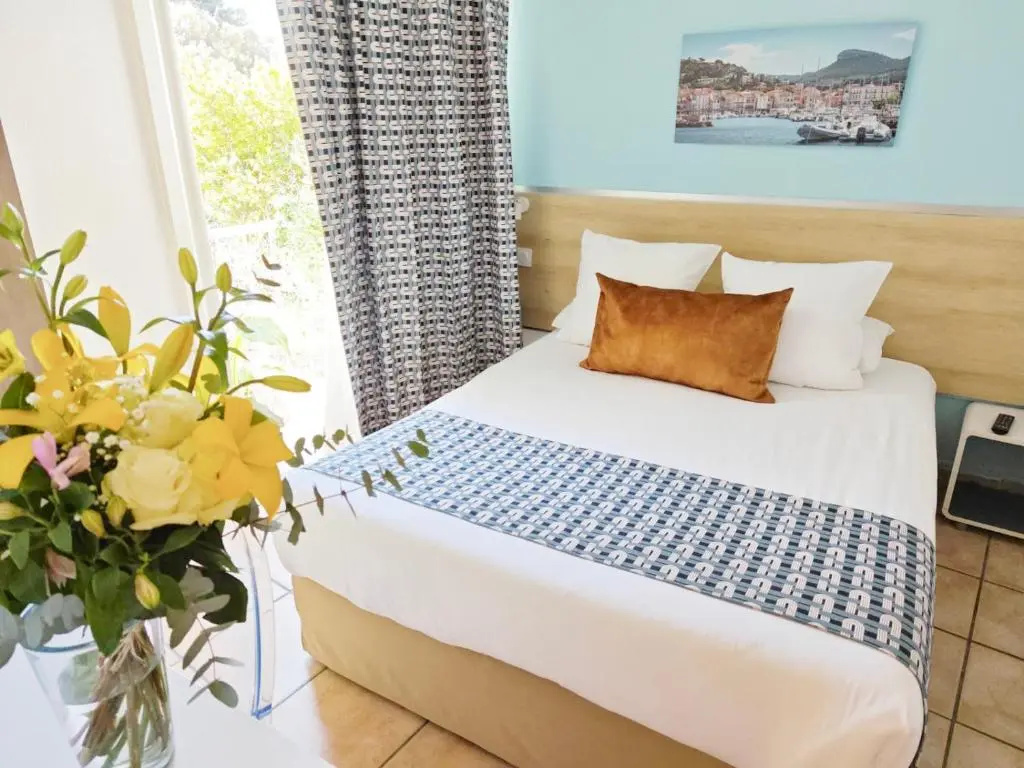 Standard Double room with garden view (full double bed)