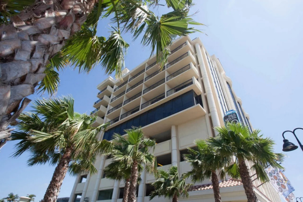Pier House 60 Clearwater Beach Marina Hotel