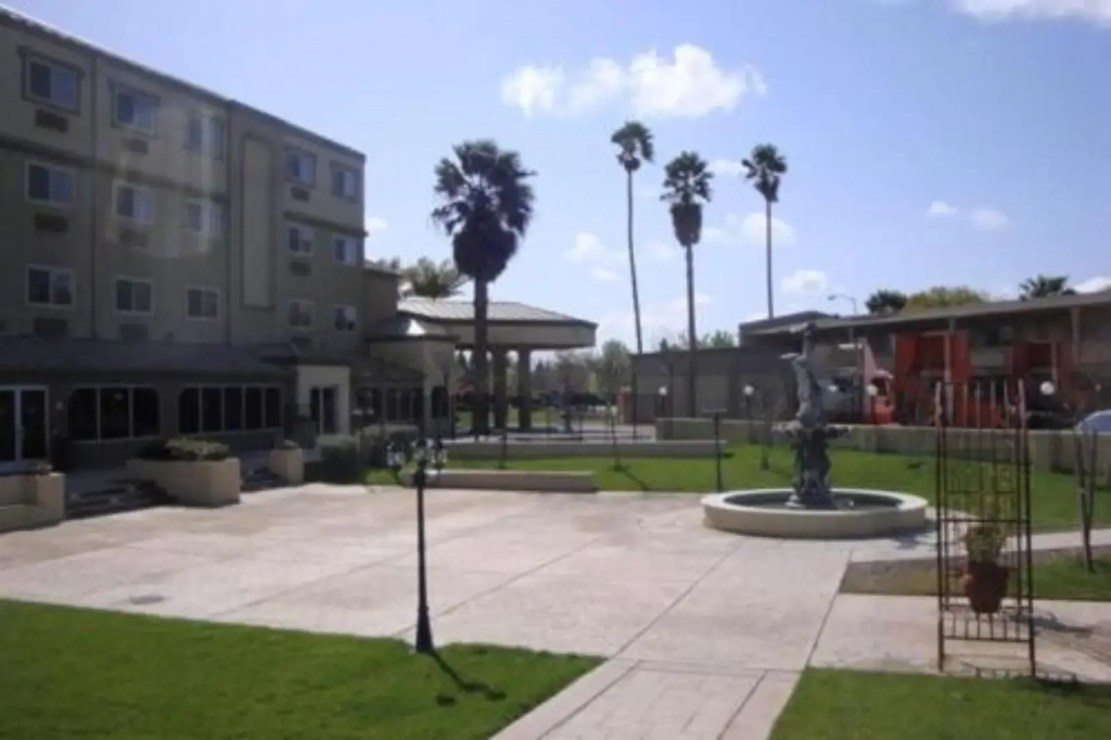 Ramada by Wyndham West Sacramento Hotel and Suites - Général