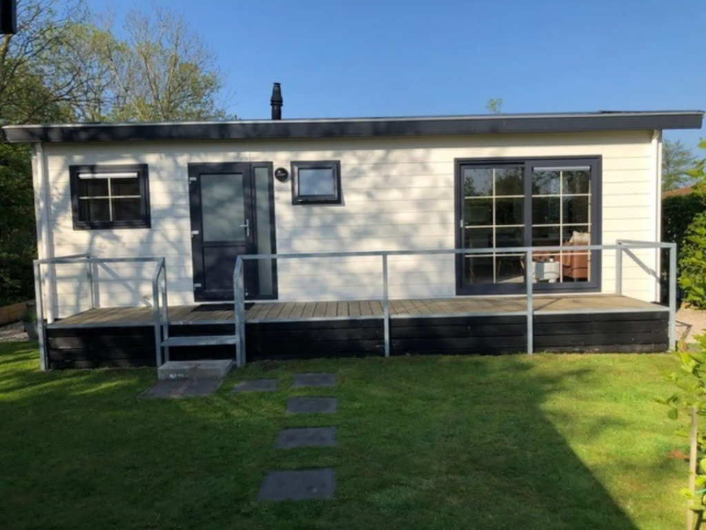Comfortable chalet in a holiday park by the Wadden Sea