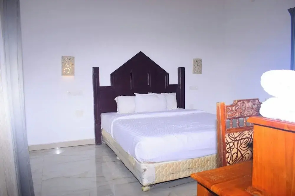 Economy room