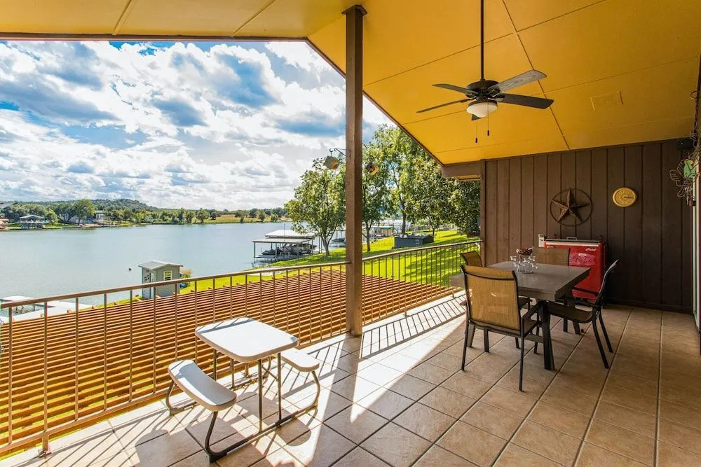 Waterfront 5 BR w/ Hot Tub Sleeps 13!