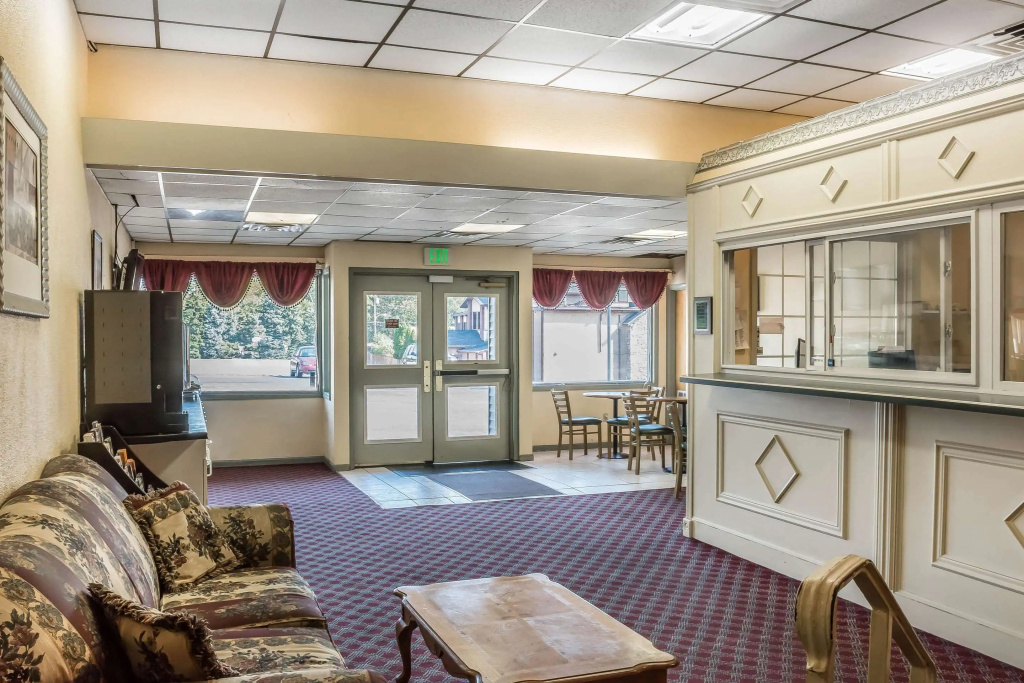 Lobby & Reception