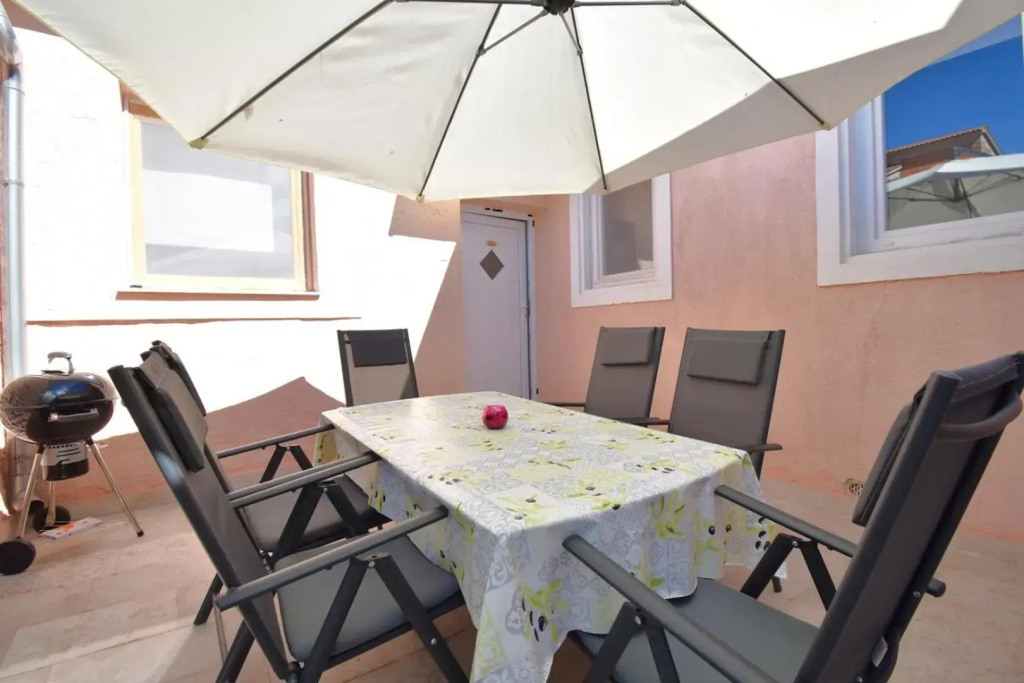 City Centre Apartment with terrace 2
