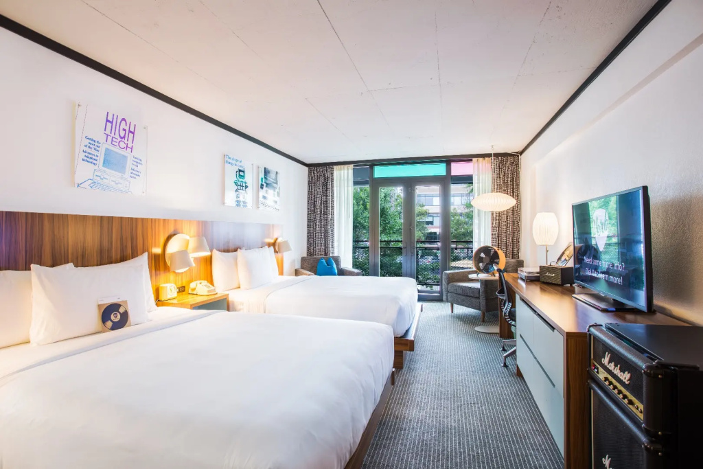 Deluxe Double room (full double bed)