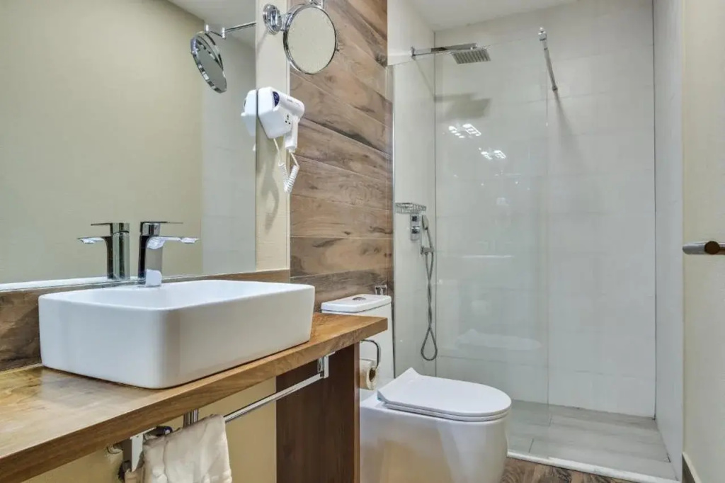 Eleven Inn Tbilisi, Тбілісі, Грузія мініатюра 9