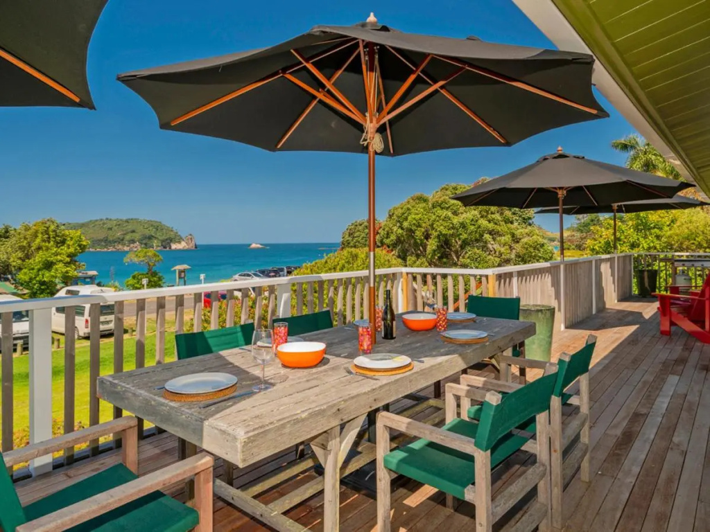 Beachfront Views - Hahei Holiday Home