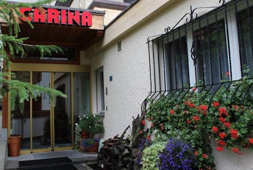Carina, Hotel