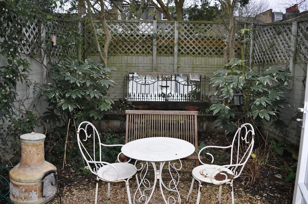 4 Bedroom Home In Battersea