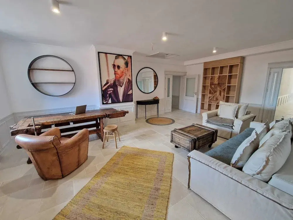 Lobby & Reception