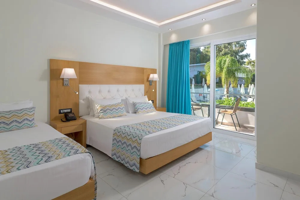 Standard Triple room with balcony