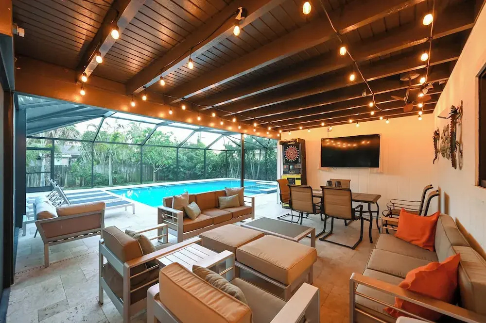 Tropical Naples Hideaway - 1 Mi to Beaches!