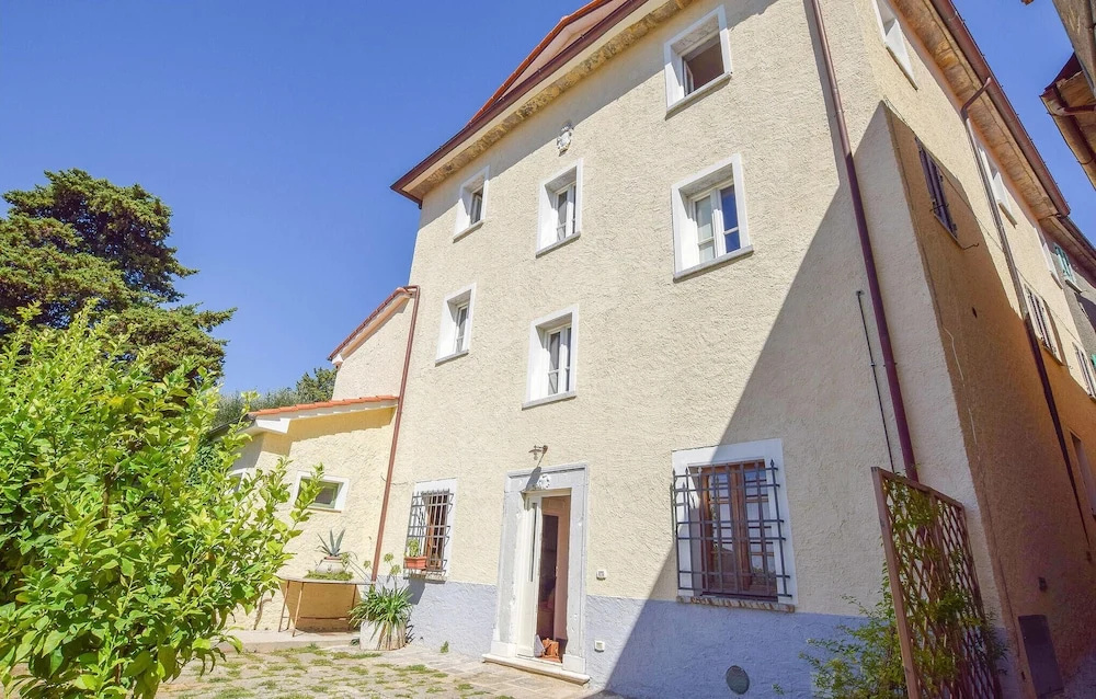 Awesome Home in Fabbiano With 5 Bedrooms and Wifi