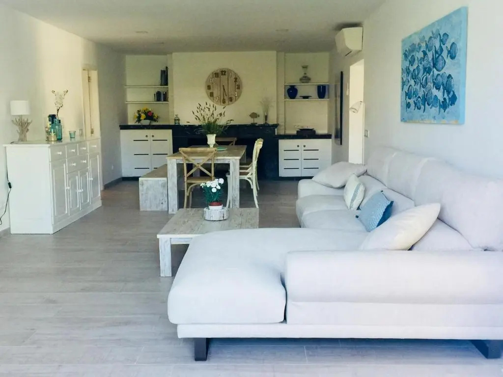 4 Bedrooms Cottage