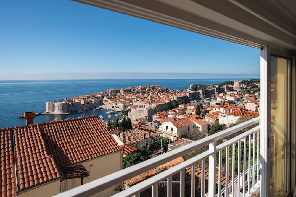 Adriatic View Apartment by DuHomes