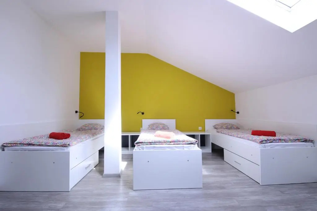 Standard Triple room