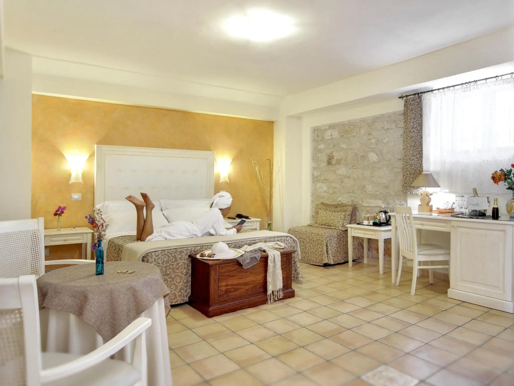 Standard Triple room
