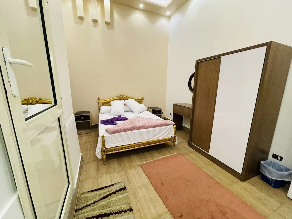 Deluxe Double room with balcony (full double bed)