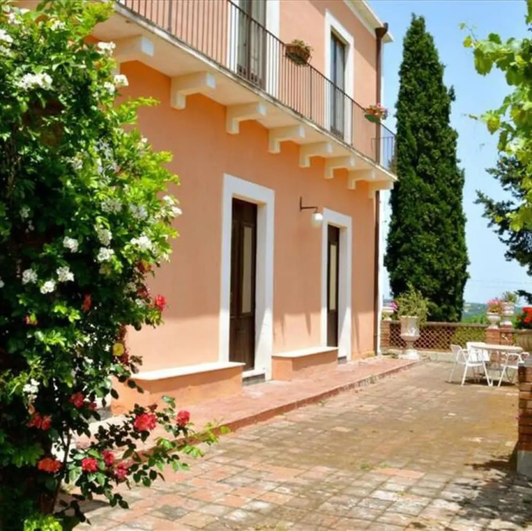 Villa Bonaccorso - La Dimora Immersa Nella Natura ai Piedi Dell Etna