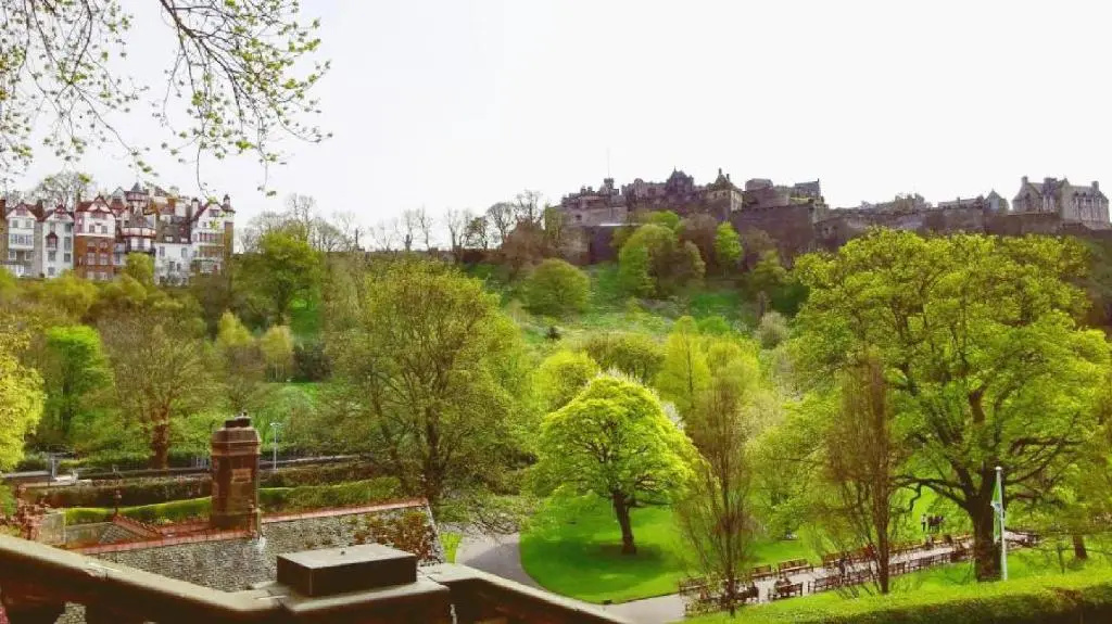 Ramsay Gardens - Grand 4-Bedroom Apartment Next To Castle