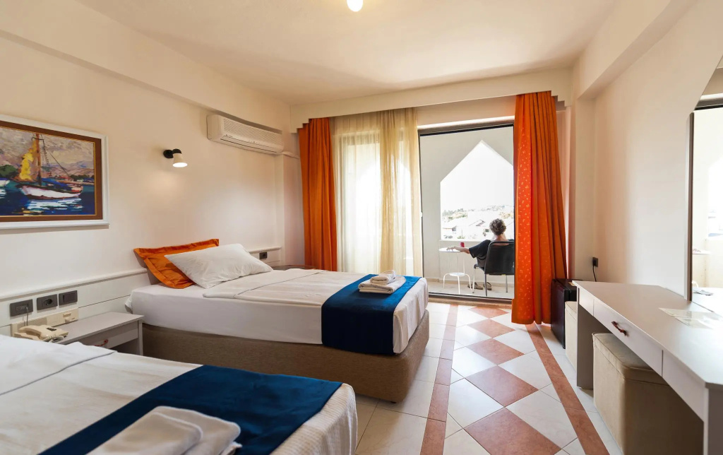 Standard Double room with sea view (full double bed)