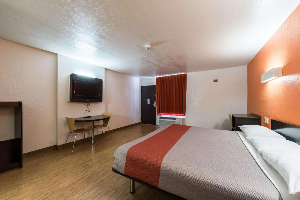 Motel 6 Uvalde, TX - фото 5