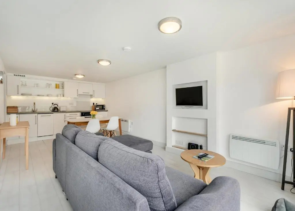 2 Bedrooms Apartment