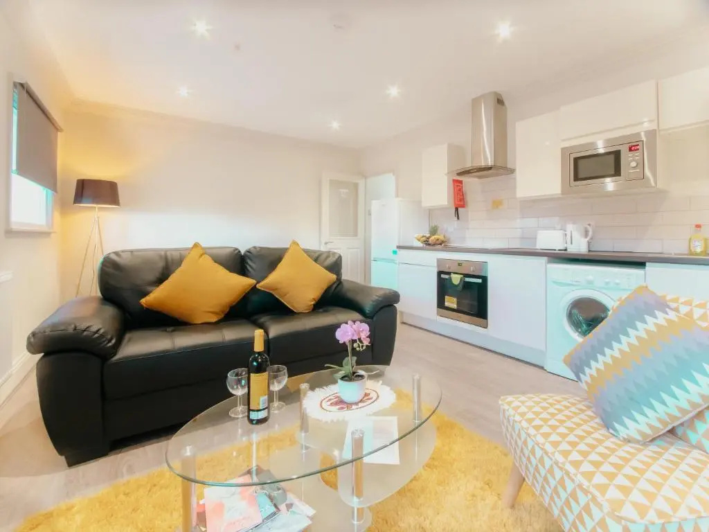 2 Bedrooms Apartment