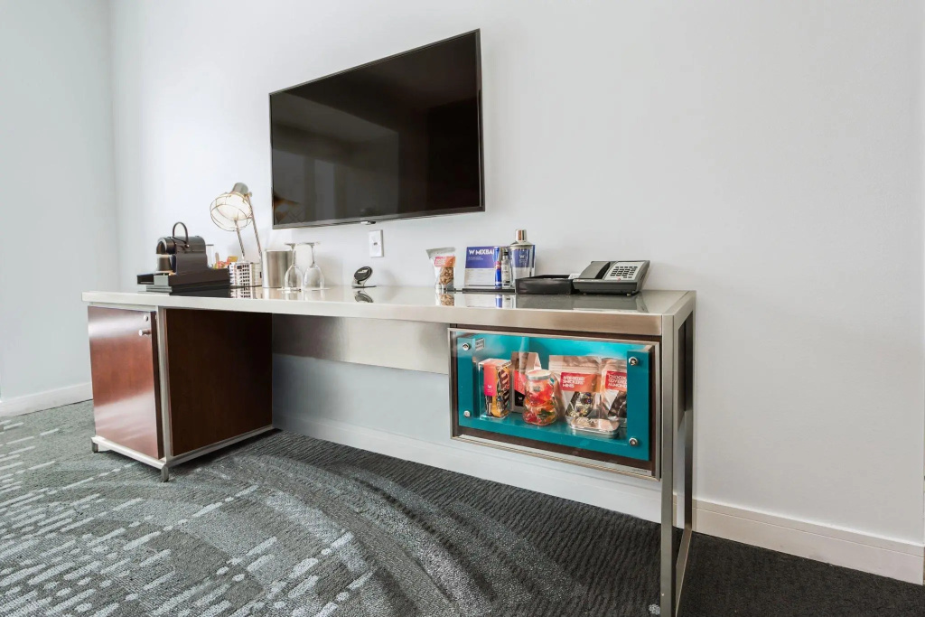 Standard Quadruple room with city view