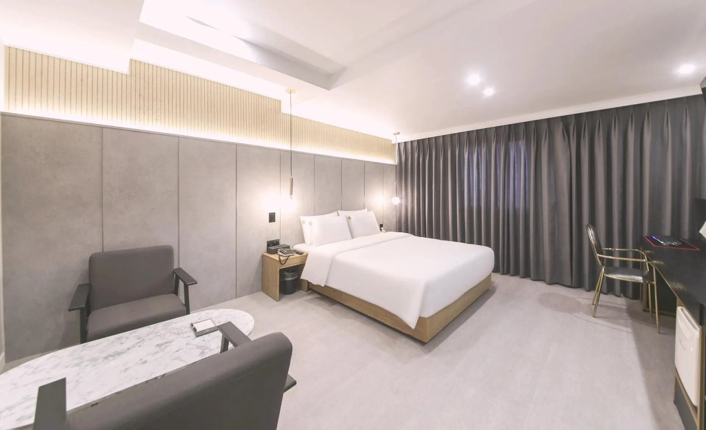 Premier room