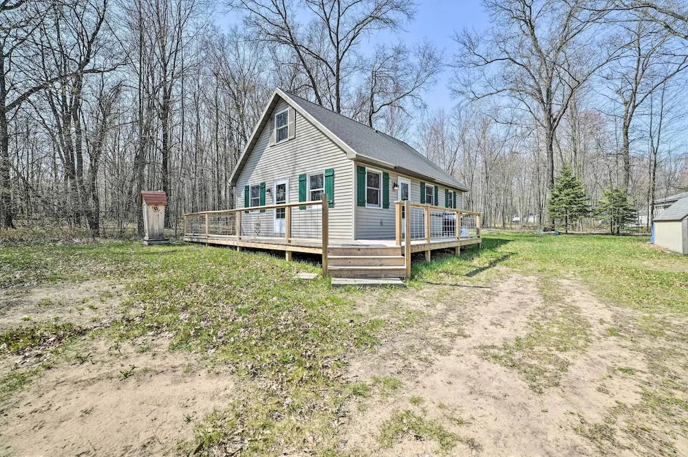 Family Cottage 3 Mi to Higgins Lake State Pk!