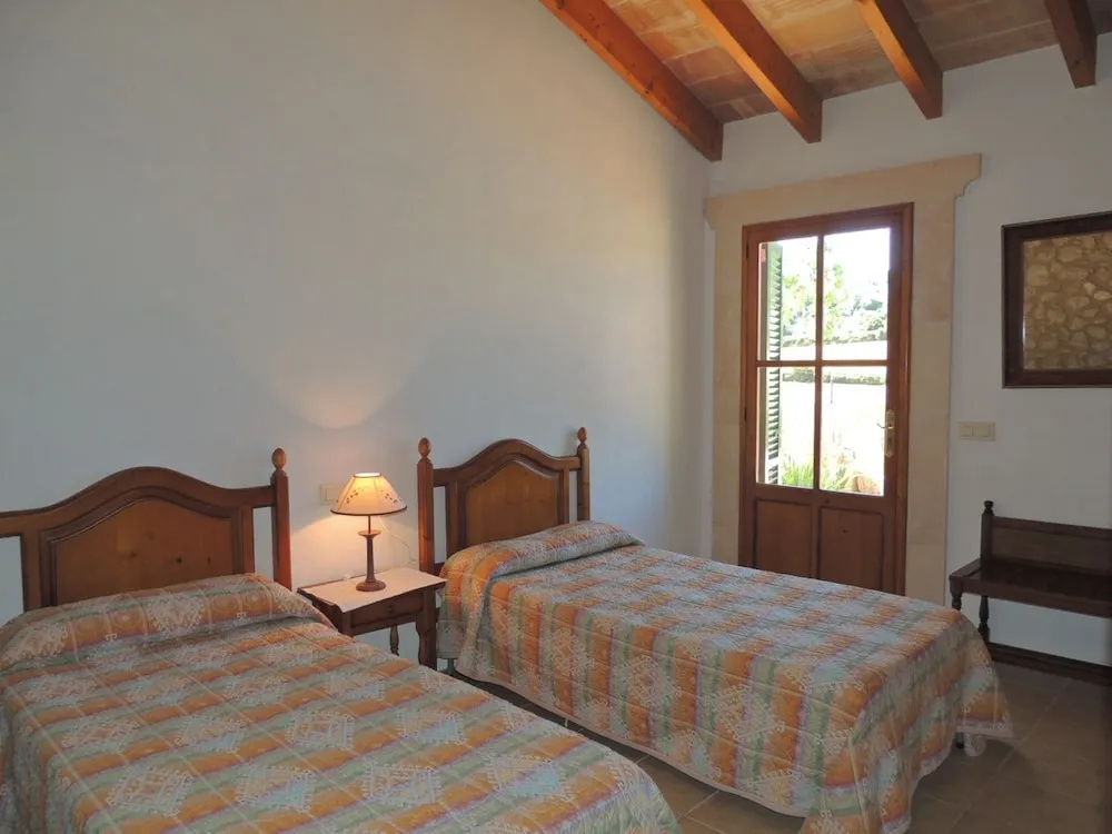 4 Bedrooms Villa with view