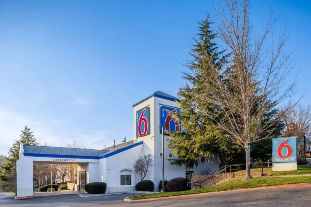 Motel 6 Auburn, CA