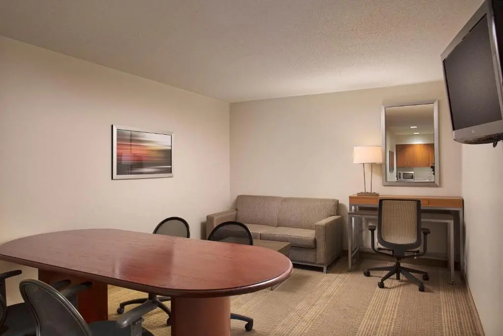 Holiday Inn Grand Rapids Airport by IHG - Chambres