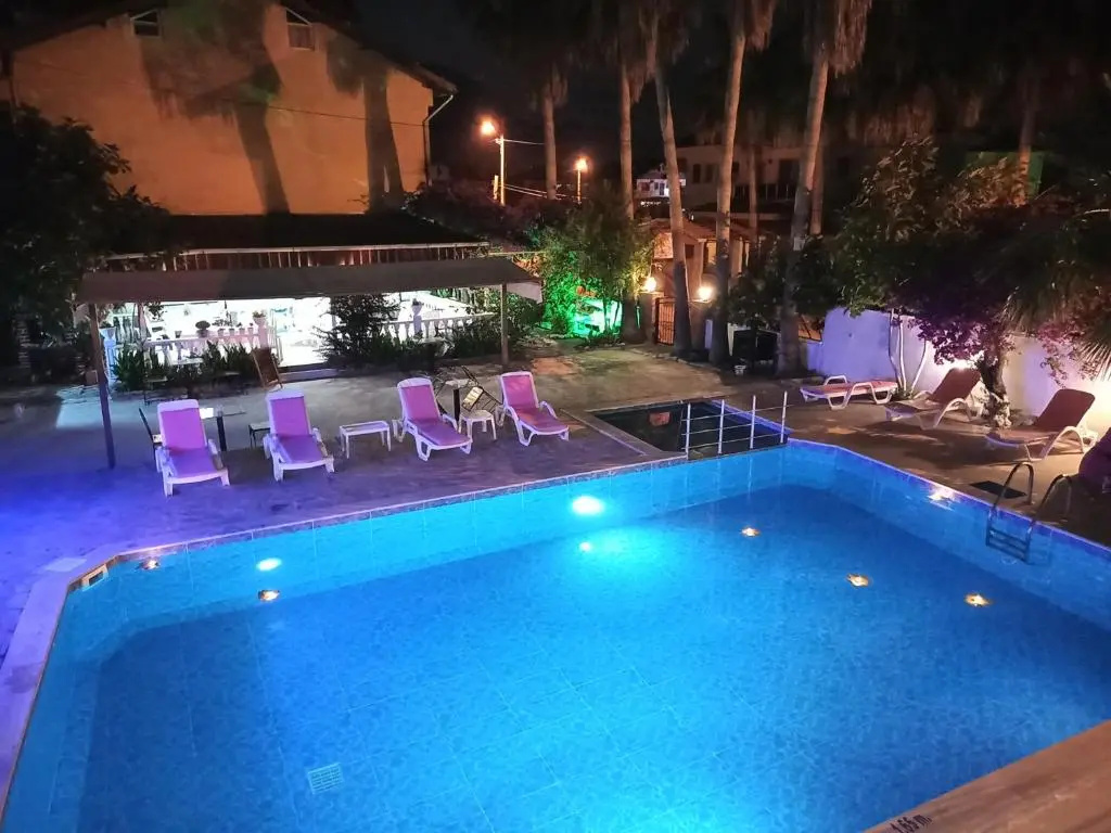 Suite with pool view