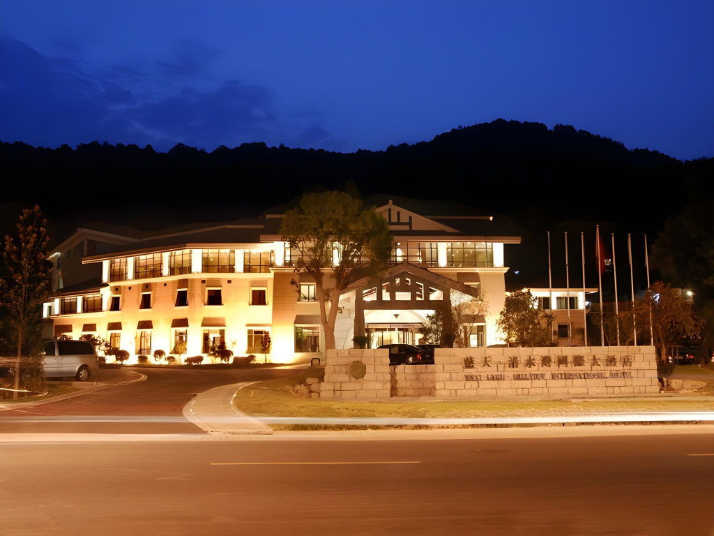 West Lake Hillview International