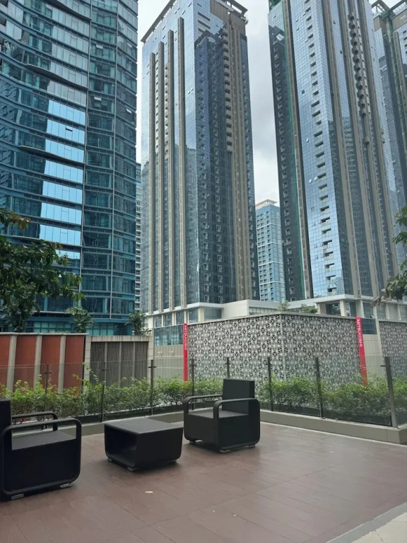 Cozi Uptown Executive Suite BGC
