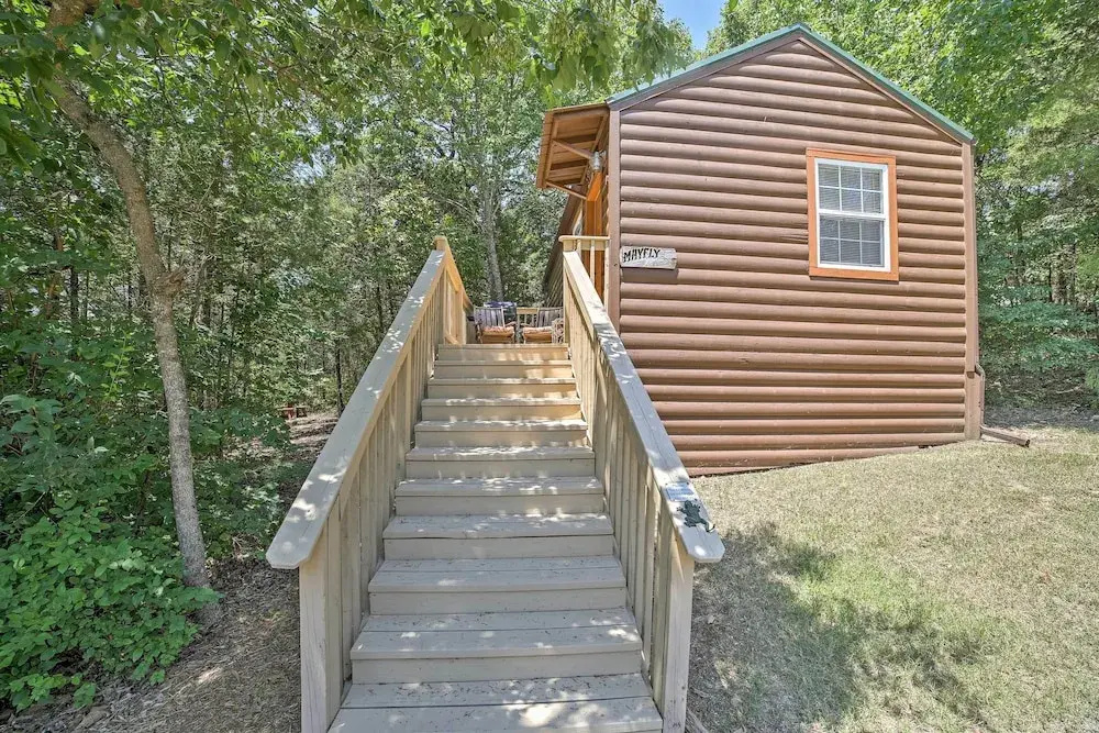 4 Mi to Museums: Cozy Branson Cabin