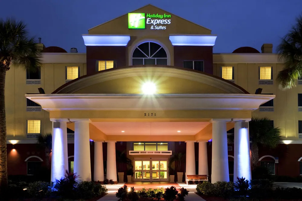 Holiday Inn Express Hotel & Suites St. Petersburg North (I-275)