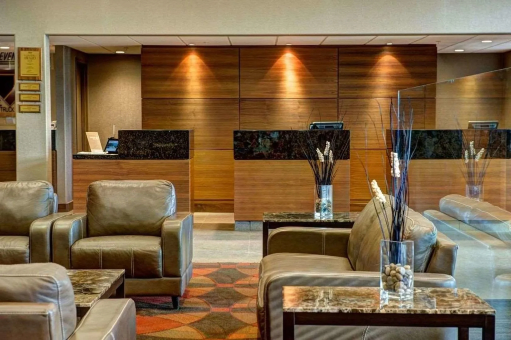 Radisson Hotel & Suites Fort McMurray - фото 2