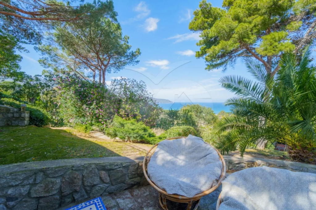 Villa Il Cappero immersed in the greenery of well-kept gardens with an incredible view of the Gulf,-VILLA IL CAPPERO
