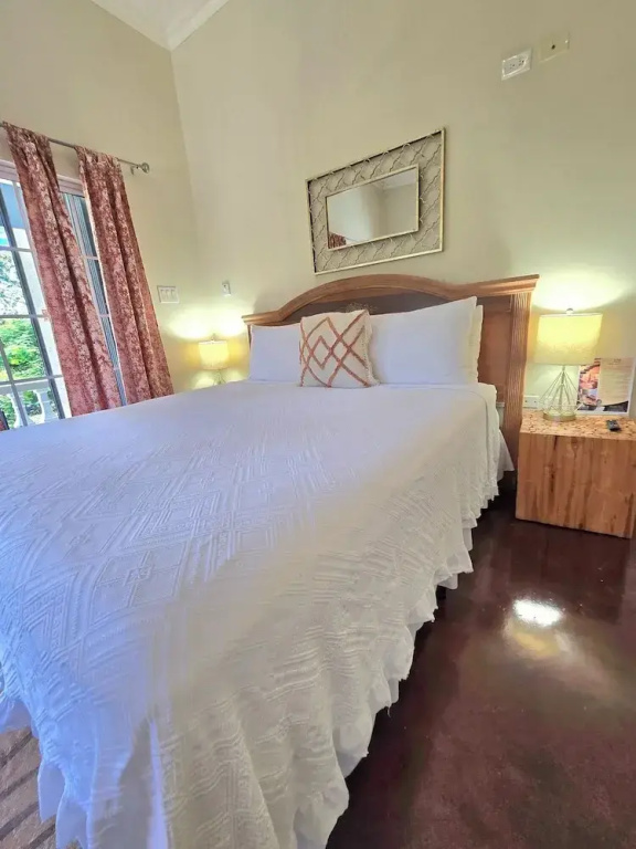 Luxury Double room with balcony and with garden view (full double bed)