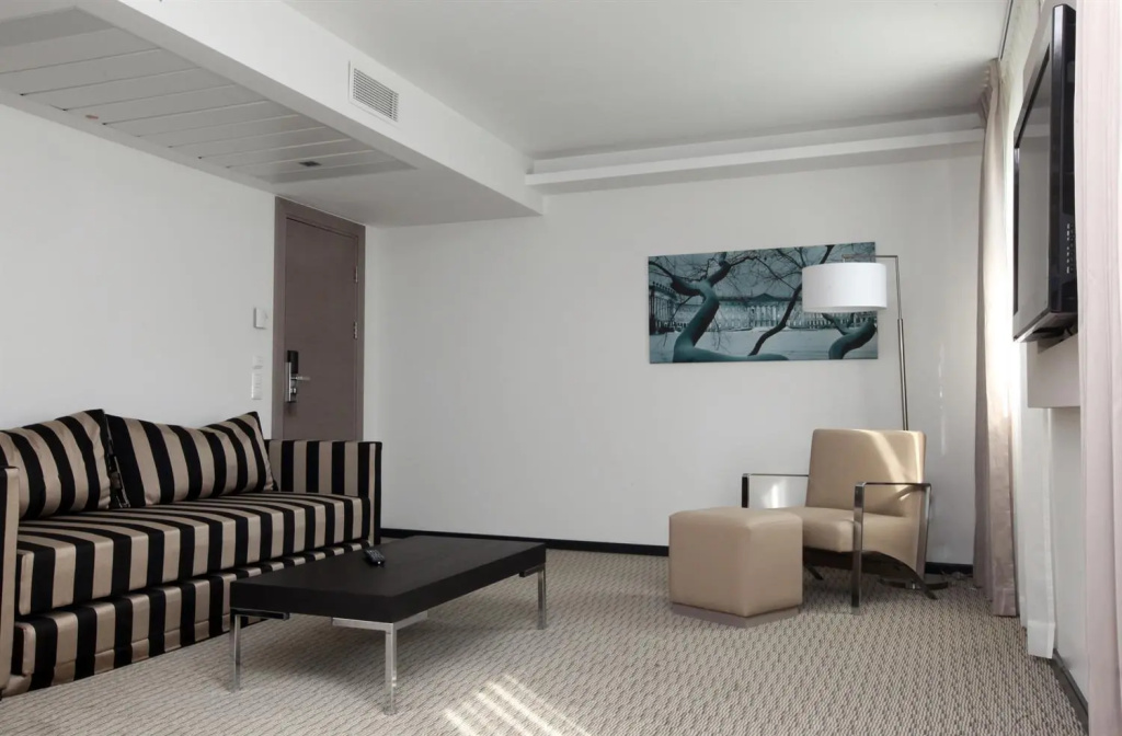 Lobby & Reception