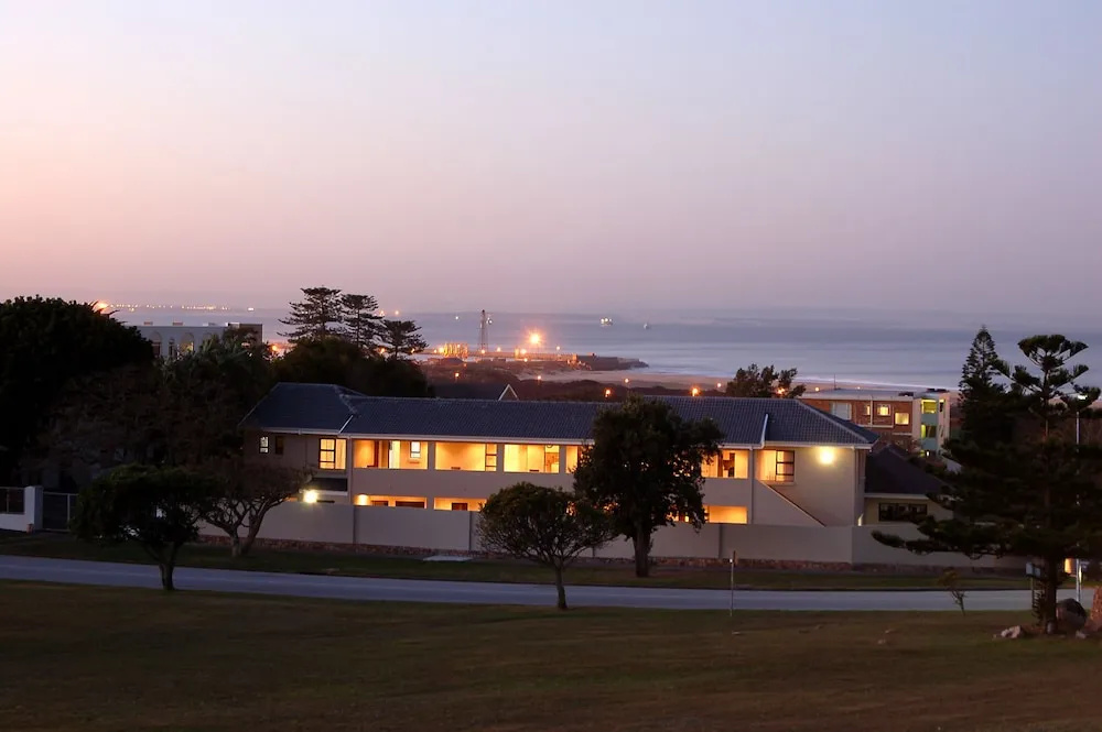Room in B&B - Cozy Guest Room With Double Bed, Sofa bed and Kitchen, Near Port Elizabeth